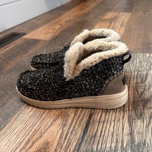 Cozy Faux-Fur Lined Ankle Booties in Black and Tan